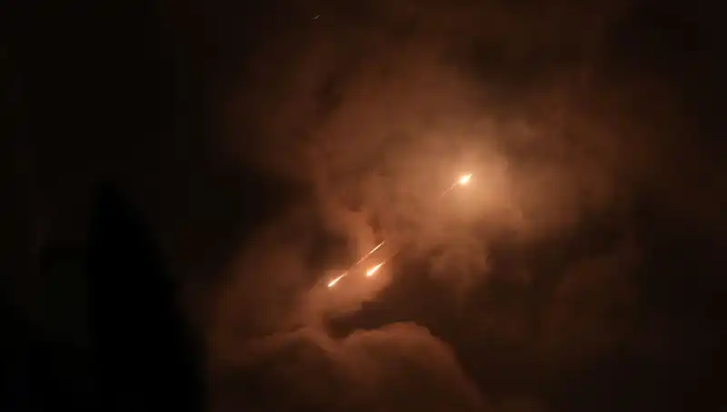 İran’ın Gece Saldırıları: Füzelerin Ateşlenme Saatlerinin Sırrı