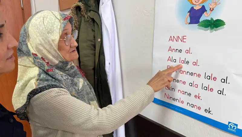 65 Yaşında Yeni Bir Hayat: Ayşe Teyze Okuma Yazma Öğreniyor