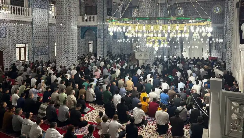 Bayram Coşkusu Iğdır'da İlk Namazla Başladı!