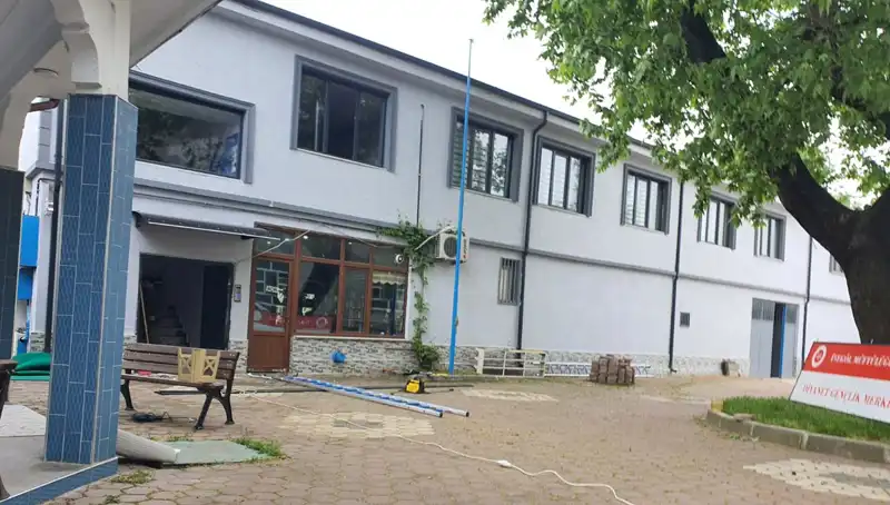 Yüksekten Düşme Korkusu: Tabela Takarken 3 Metreden Düştü