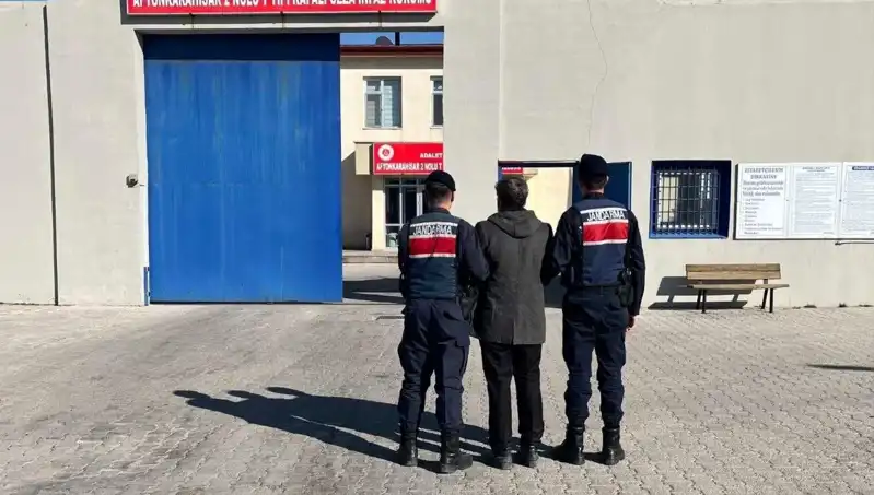 10 Yıl Hapis Cezasıyla Aranan Fail, Mahallede Yakalandı!