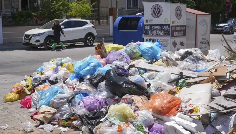 İzmir'de Çöp Yığınları: Halkın Tepkisi ve Çözüm Önerileri