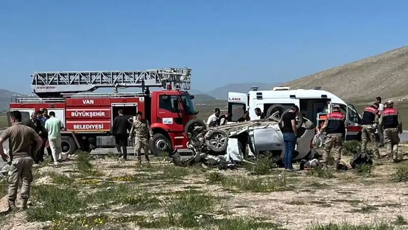 Van'da Feci Kaza: 4 Kişinin Hayatı Son Buldu, 2 Kişi Yaralandı
