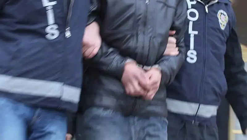 Kütahya'da Uyuşturucu Operasyonu: 5 Kişi Tutuklandı, Kaçak Malzemeler Ele Geçirildi