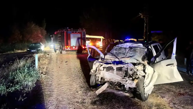 Cipe Çarpan Traktör Faciasında 5 Kişi Yaralandı, Olayın Detayları Şok Etti