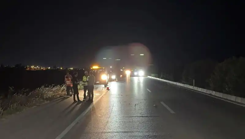 Adana'da Üç Araçlı Zincirleme Trafik Kazası! Yaralılar Hastaneye Kaldırıldı