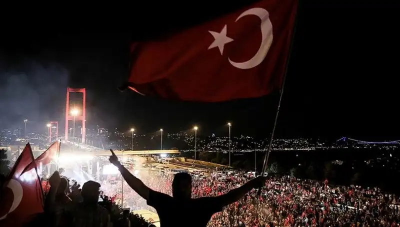 15 Temmuz'un Anısına: "En Uzun Gece" İlk Kez Külliye'de Sahnelenecek