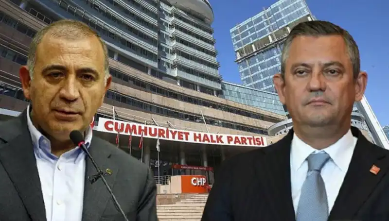 CHP Kuruluş Töreninde Beklenen Karşılaşma: Tekin ve Özgür Özel