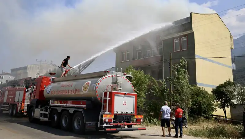 Çatı Katı Yangını: Aniden Yükselen Alevler Korku Dolu Anlar Yaşattı