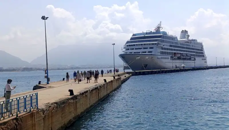 Alanya, Birleşik Devletler'den Gelen Kruvaziyer Turistleri Ağırladı