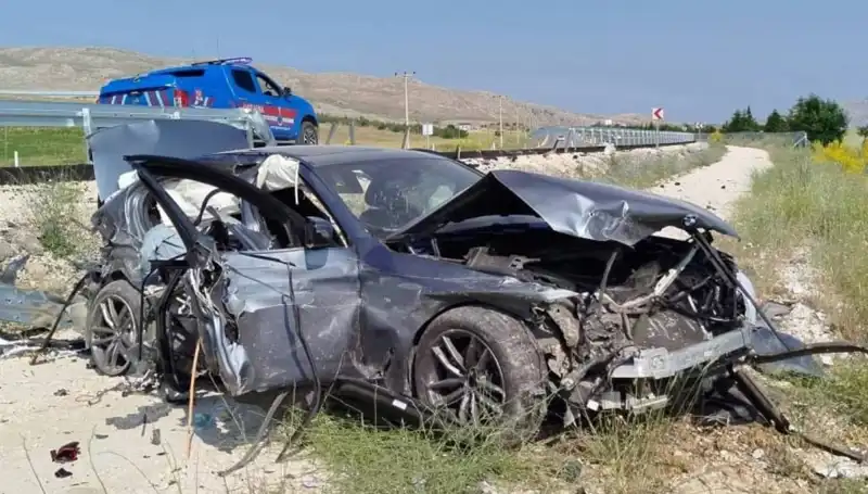 Sivas’ta İki Farklı Trafik Kazası: 9 Kişi Yaralandı