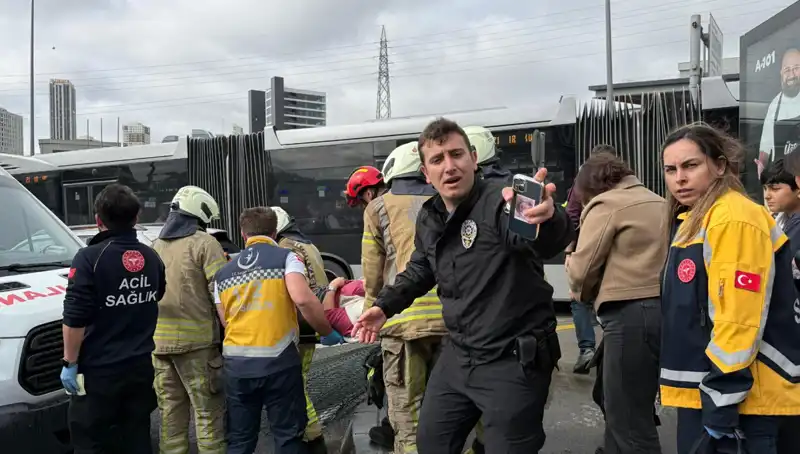 Metrobüste Kaza: Seferler Durduruldu, Yaralılar ve Ölü Sayısı Artıyor