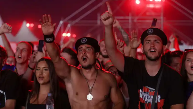 Thompson'ın Konserinde Şok Eden Nazi Selamı Skandalı Gündemi Salladı