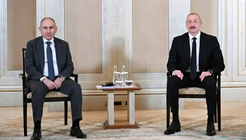 Aliyev ve Paşinyan’ın Abu Dabi Zirvesi: Barış İçin Tarihi Buluşma