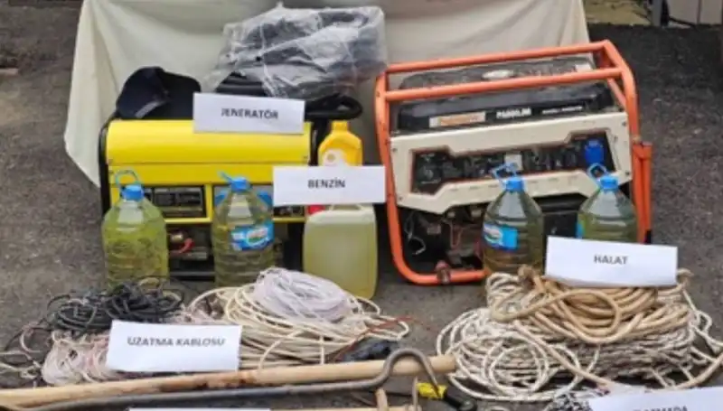 Kaçak Kazı ve Uyuşturucu Operasyonunda 9 Şüpheli Yakalandı: Detaylar Şaşırtıyor!