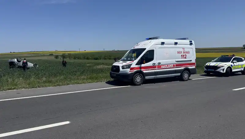 Edirne’de Ters Dönüş: Otomobil Devrildi, Sürücü ve Eşi Yaralandı