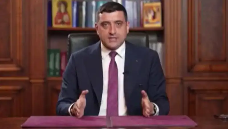Romanya'da Seçimlerin Birinci Turunda Aşırı Sağcı Aday Şaşırtan Bir Başarıya İmza Attı