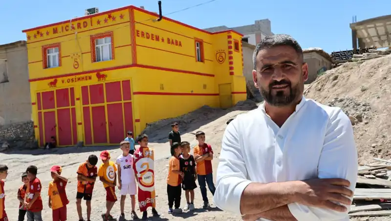 Futbol Tutkusu: Fanatik Taraftar Evini Icardi ve Osimhen ile Süslüyor