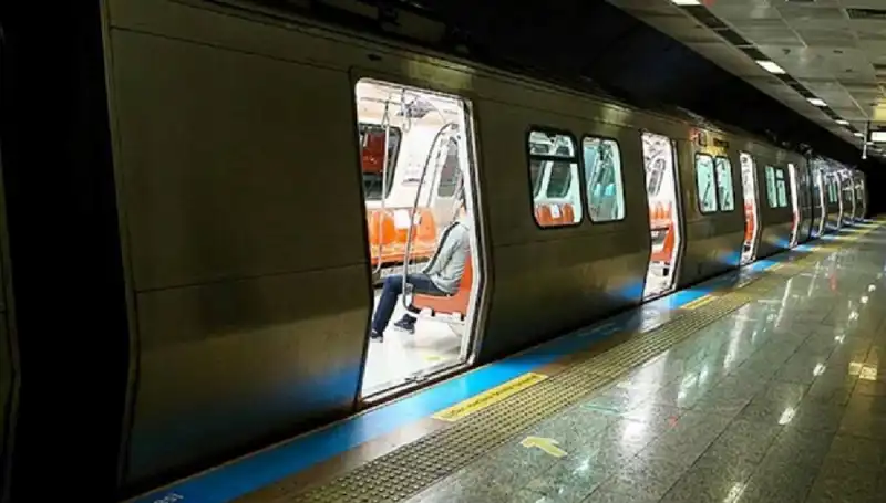 İstanbul'da Metro Durakları Kapatılıyor: Yolcuları Bekleyen Zorluklar