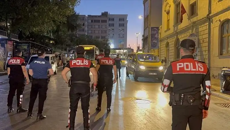 Megakentte Güvenlik Operasyonu: 4 Saatte Yüzlerce Gözaltı Gerçekleşti