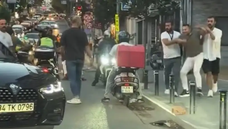 Nişantaşı'nda Yol Verme Kavgası: Kadına Sopayla Saldıran Adam Gözaltına Alındı