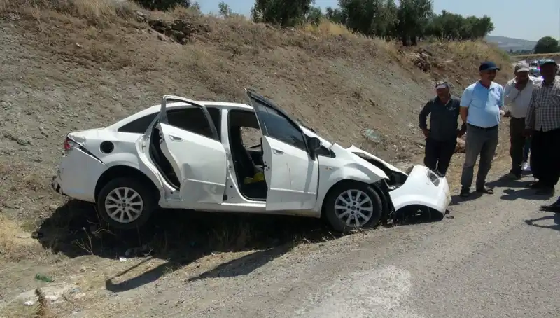 Kilis'te Korkunç Kaza: Otomobil Çarpıştı, Yaralılar Hastaneye Kaldırıldı