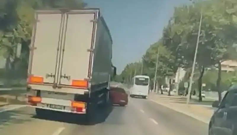 Bursa'da Kaza: Kör Noktanın Hayati Tehlikesi Tartışmalara Neden Oldu