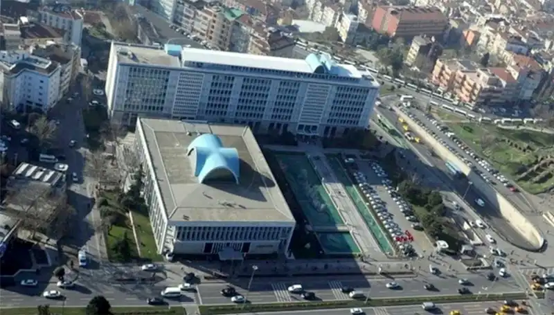 İBB Soruşturmasında WhatsApp Grubuna Dikkat: "Enderun" Mesajları Ne Anlama Geliyor?