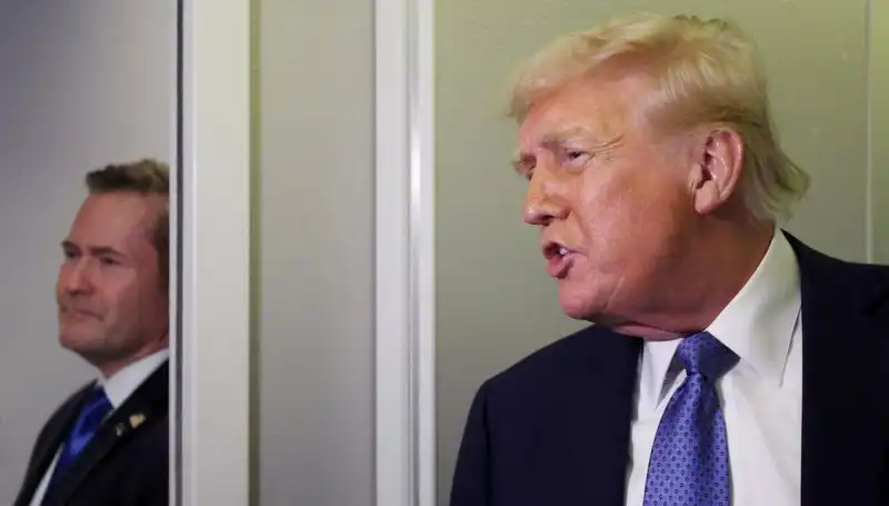 Trump’tan Şok Karar: Mike Waltz Görevden Alındı, Planlar Sızdırıldı!