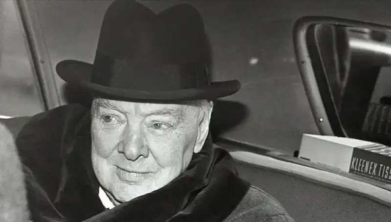 Churchill'in Bekar Evi Satışta: Tarihi Konut 3,75 Milyon Sterline Satılmayı Bekliyor