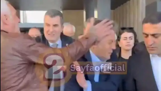 Özgür Özel, AKM Çıkışında Fiziksel Saldırıya Uğradı: Siyasette Gergin Atmosfer