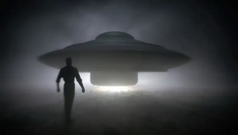 Uzaylıların Tehlikeleri: UFO Uzmanından Şok Eden İddialar!