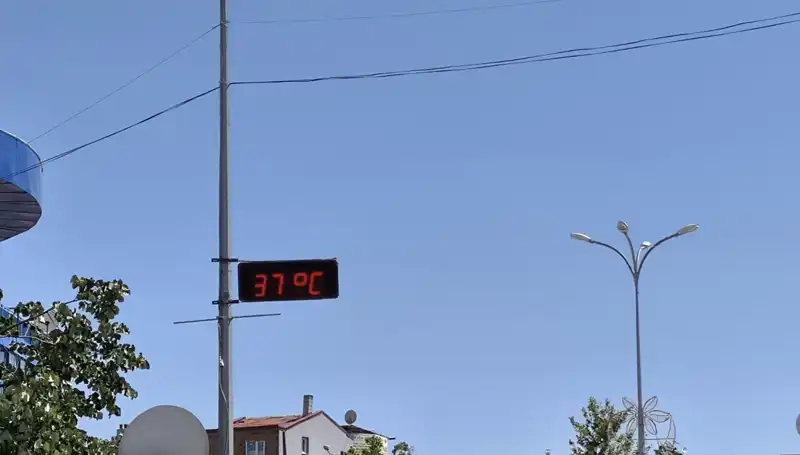 Termometreler 38 Dereceyi Gösteriyor: İlçede Sıcak Hava Alarmı!