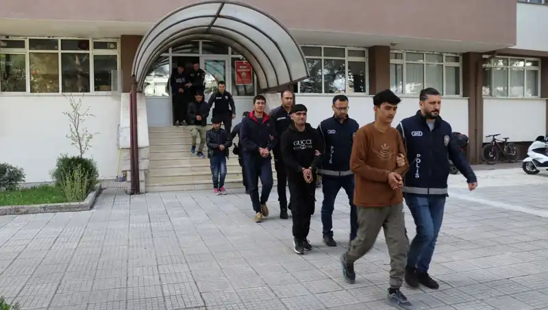 Düzensiz Göçmen Operasyonu: İki İlde 21 Kişi Yakalandı!