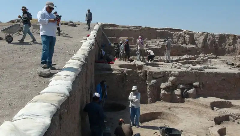 Kilis'teki Oylum Höyük'te Yaz Sıcaklarına Rağmen Kazılar Devam Ediyor