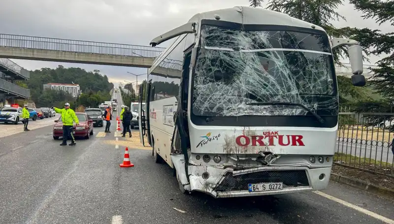 Uşak'ta İşçi Servislerinin Korkunç Çarpışması: Yaralıların Sayısı Artıyor