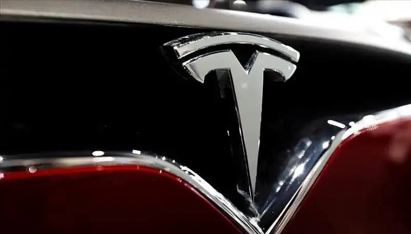 Tesla’da Karışıklık: Ucuz Model ve FSD Beklentileri Tartışma Konusu