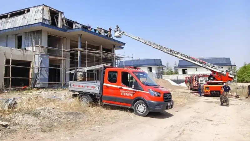 Gölbaşı’nda Villalar İçin Tehlike Saçan Yangın: Sakinler Panik İçinde!