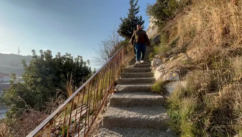 Uçurum Kenarındaki Merdiven: 107 Basamakla Eşsiz Bir Yaşam